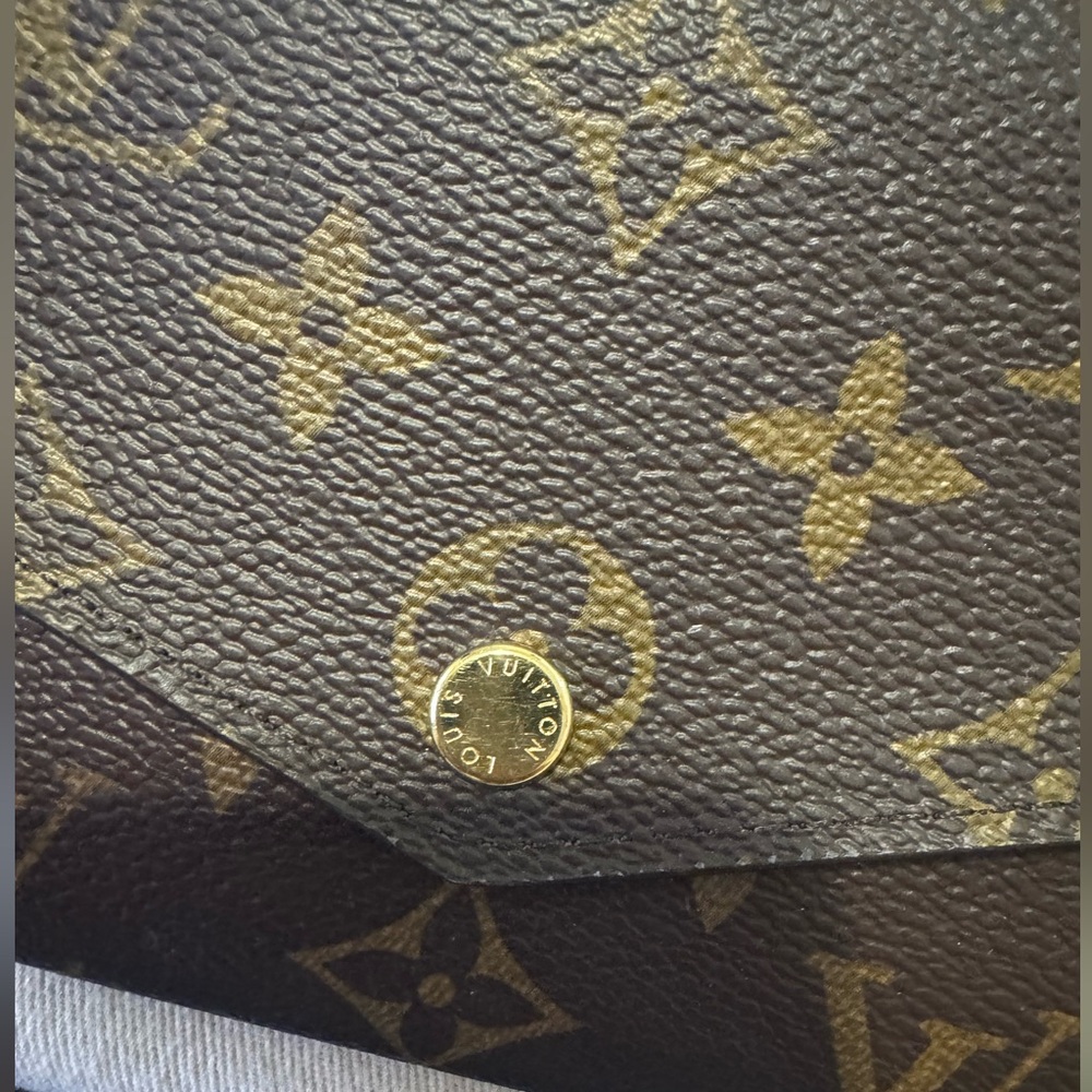 Louis Vuitton Sarah Wallet